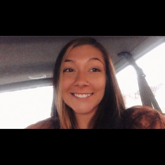 Meet your Posher, Savannah - Picture 2 of 3